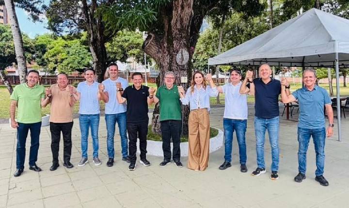 Adriano Galdino desiste de disputar o Governo da Paraíba em 2026 e sela apoio a Lucas Ribeiro durante reunião na Granja Santana