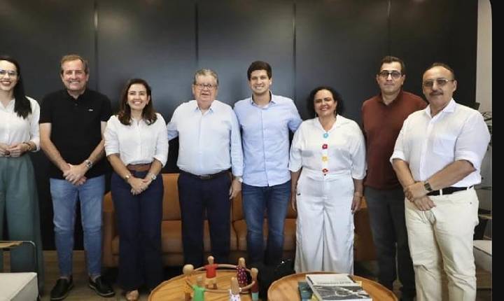 João Azevêdo se reúne com presidente nacional do PSB e apresenta quadros para disputa à Câmara Federal