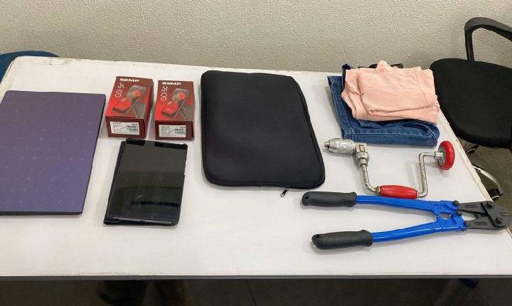 Mulher é presa por envolvimento em arrombamento de cofre de farmácia em Patos