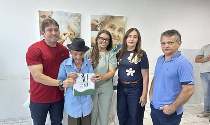 Prefeitura de Sousa realiza entrega de aparelhos auditivos a pacientes da Otoclínica Municipal