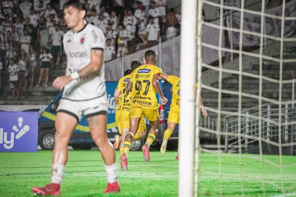 Botafogo-PB perde para o Brusque e desperdiça chance de entrar no G8 da Série C