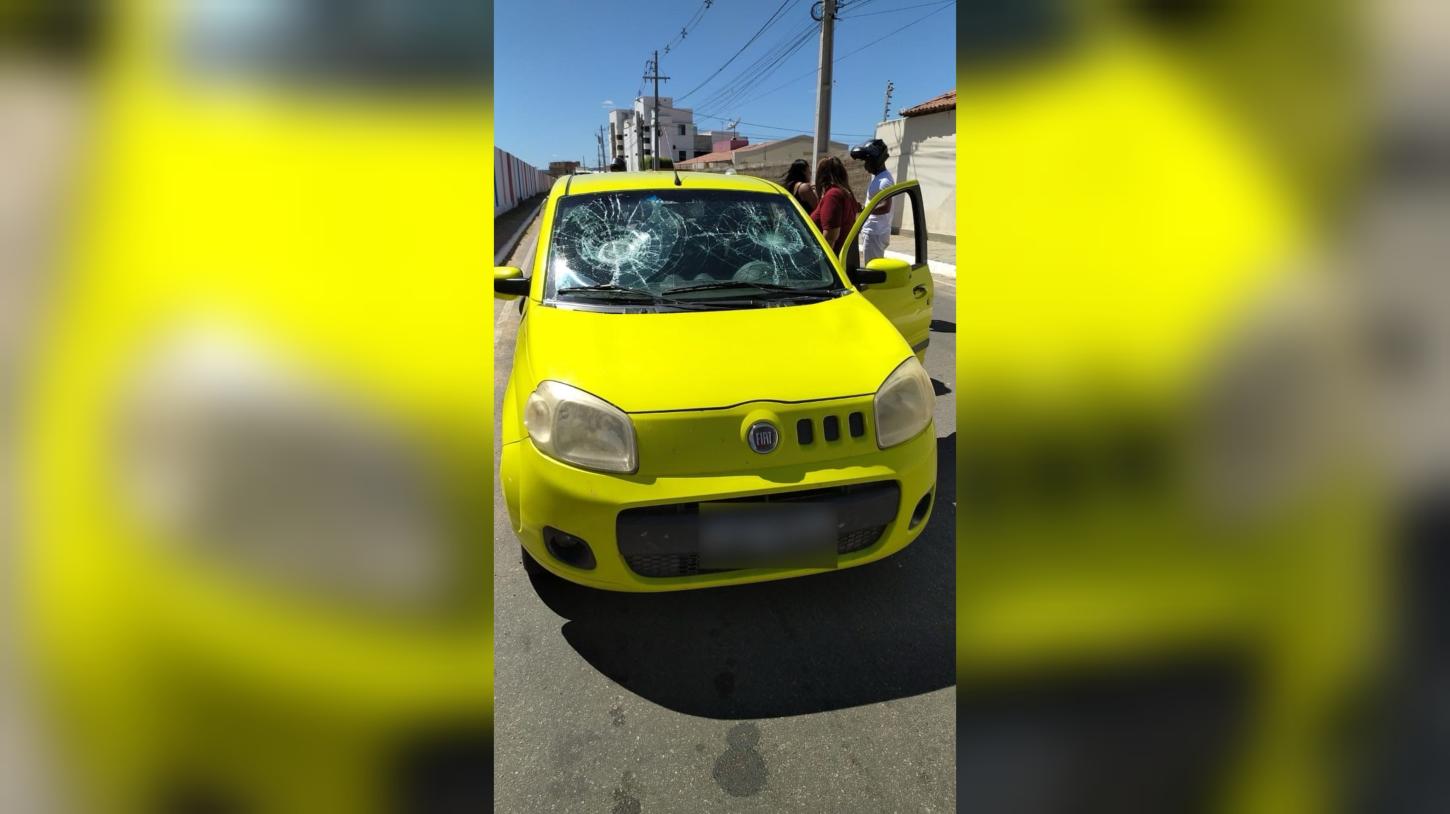 Homem espanca rival e destrói carro após flagrar ex com outro em Sousa