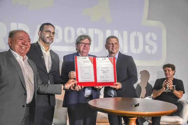 João Azevêdo formaliza instalação de Parque Temático Terra dos Dinos no Polo Turístico Cabo Branco