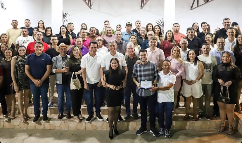 Residência do prefeito Rinaldo Cipriano é palco de encontro de prefeitos, deputados e autoridades durante aniversário de Joca Claudino