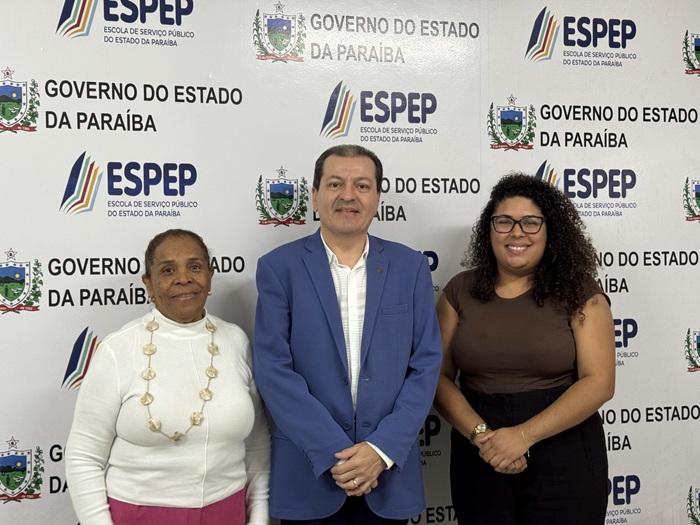 Secretário Sauly Gomes participa de reunião na ESPEP e discute sobre qualificação dos servidores municipais de Sousa