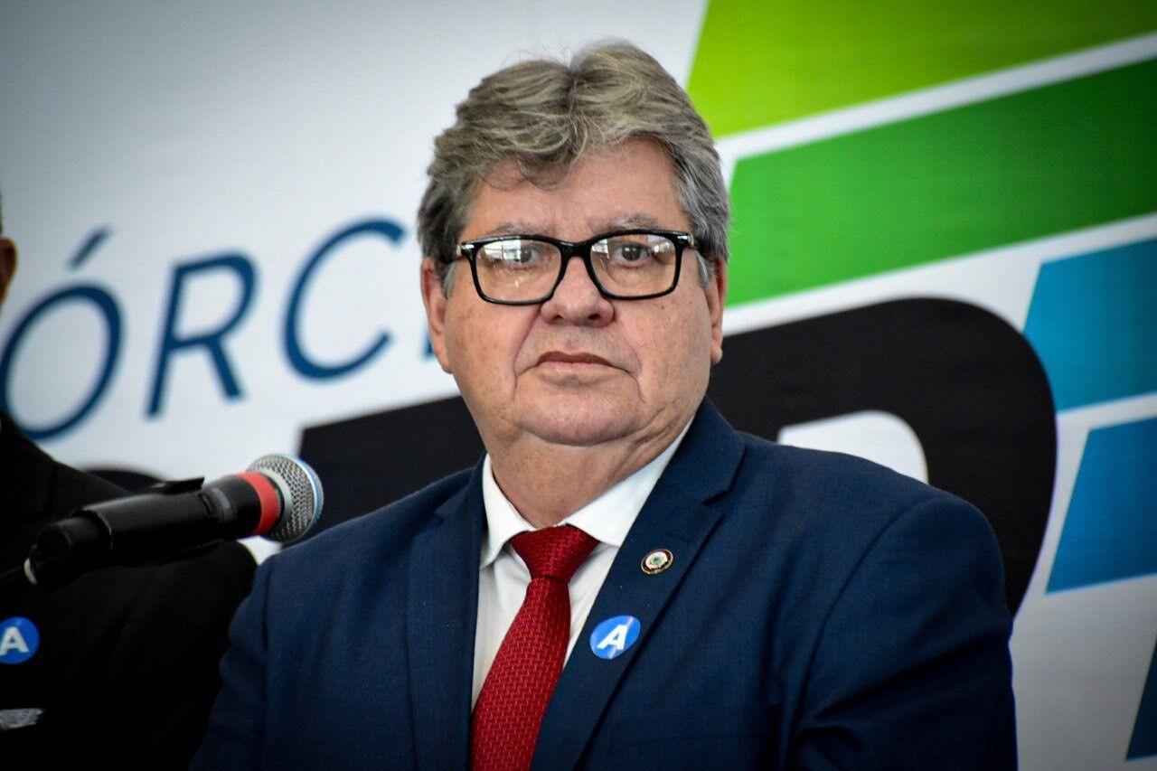 “Tentaram dar um golpe e agora choram as consequências”, dispara governador da Paraíba sobre Bolsonaro