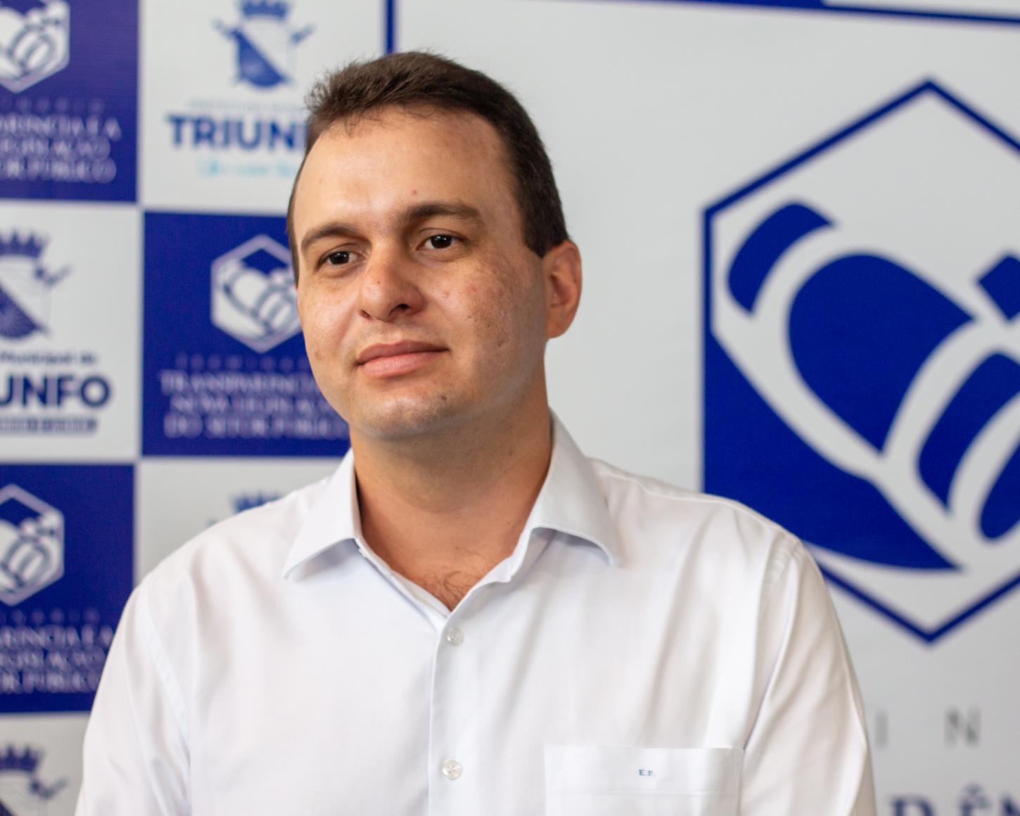 Triunfo tem R$ 700 mil bloqueados e prefeito denuncia “herança maldita” de ex-gestores