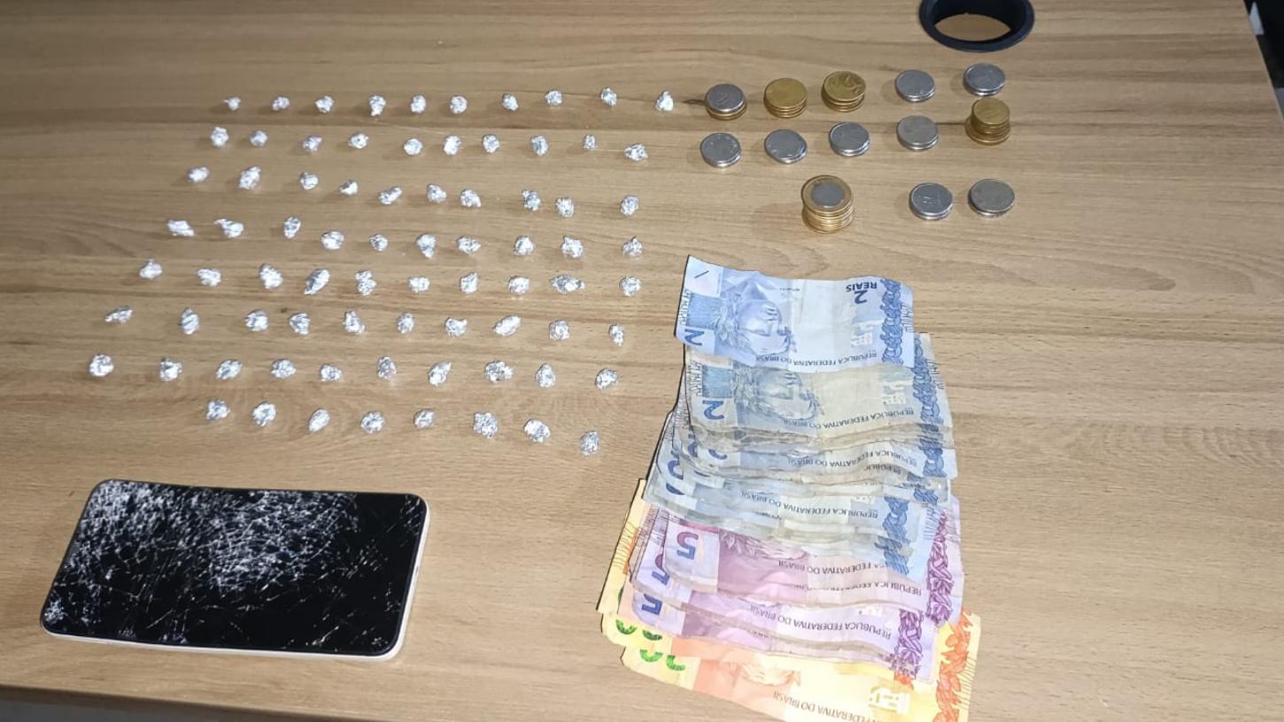 3° Esquadrão ROTAM estoura “boca de fumo” e apreende drogas e dinheiro no Frei Damião em Sousa