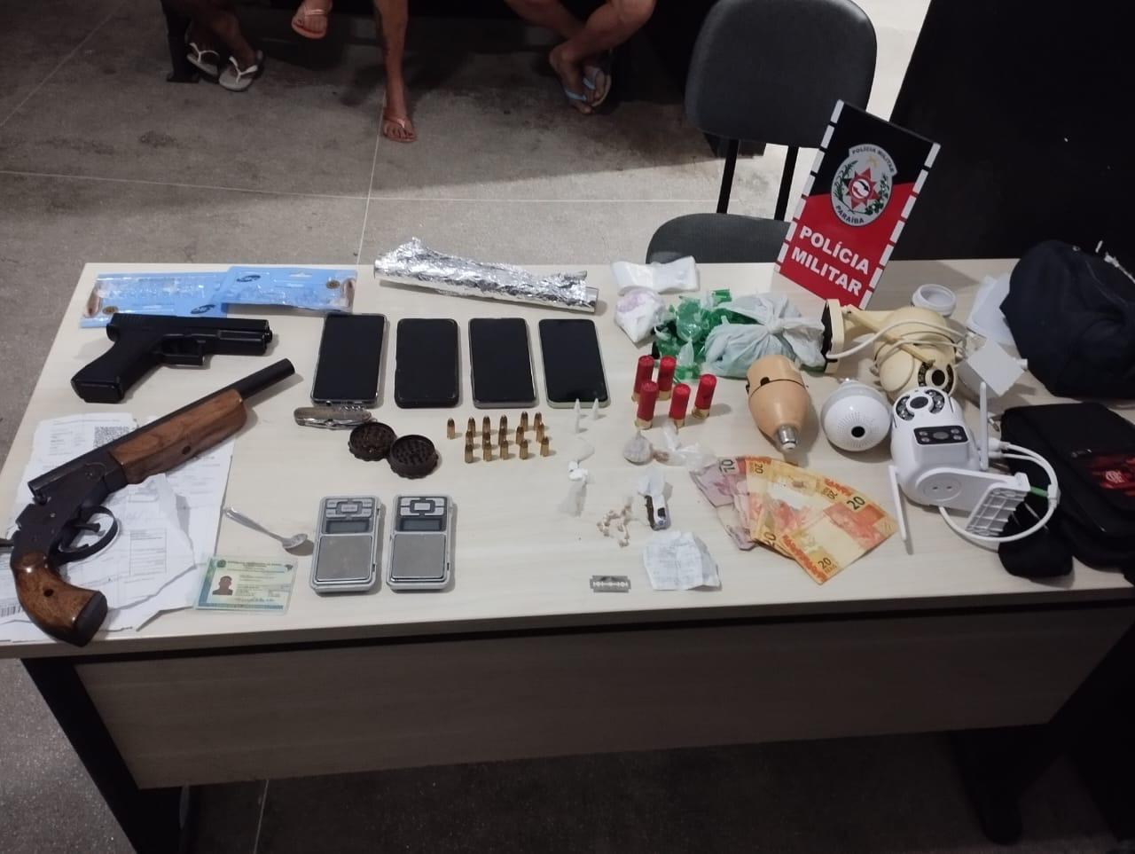 Águia 12 da ROTAM estoura ponto de drogas em Uiraúna: três presos, armas e drogas apreendidas