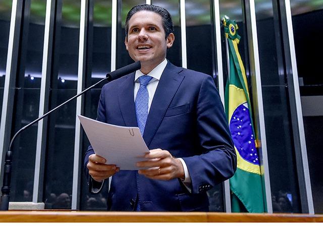 Hugo Motta diz que Câmara manterá equilíbrio institucional mesmo com ameaças após prisão de Bolsonaro
