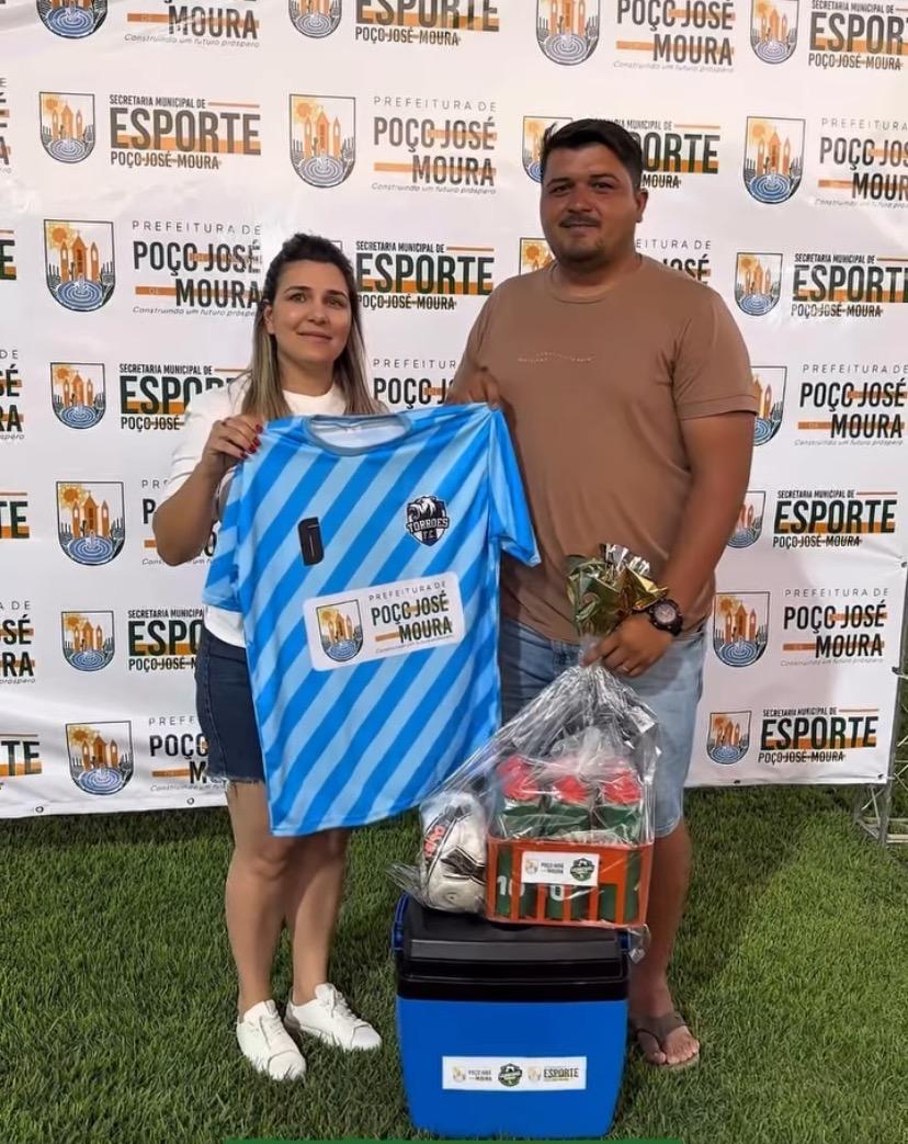 Prefeita Laís Raquel inicia Campeonato Municipal de Poço de José de Moura e entrega uniformes e material esportivo para todas as equipes