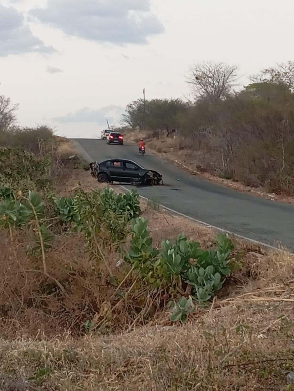 Capotamento é registrado na PB-383 entre Sousa e Lastro; cinco pessoas ficam levemente feridas