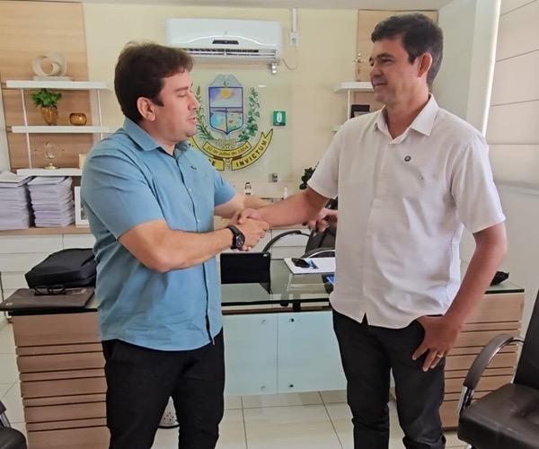 Em Sousa, prefeito Helder Carvalho se reúne com parte do secretaria e anuncia Flamarion Batista como novo secretário de Urbanismo