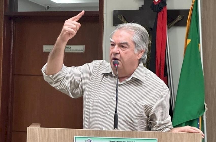 Lindolfo solta o verbo em Sousa: “Quem defende a cidade se ninguém daqui é eleito?” — crítica acontece durante debate sobre liberação das águas do São Francisco