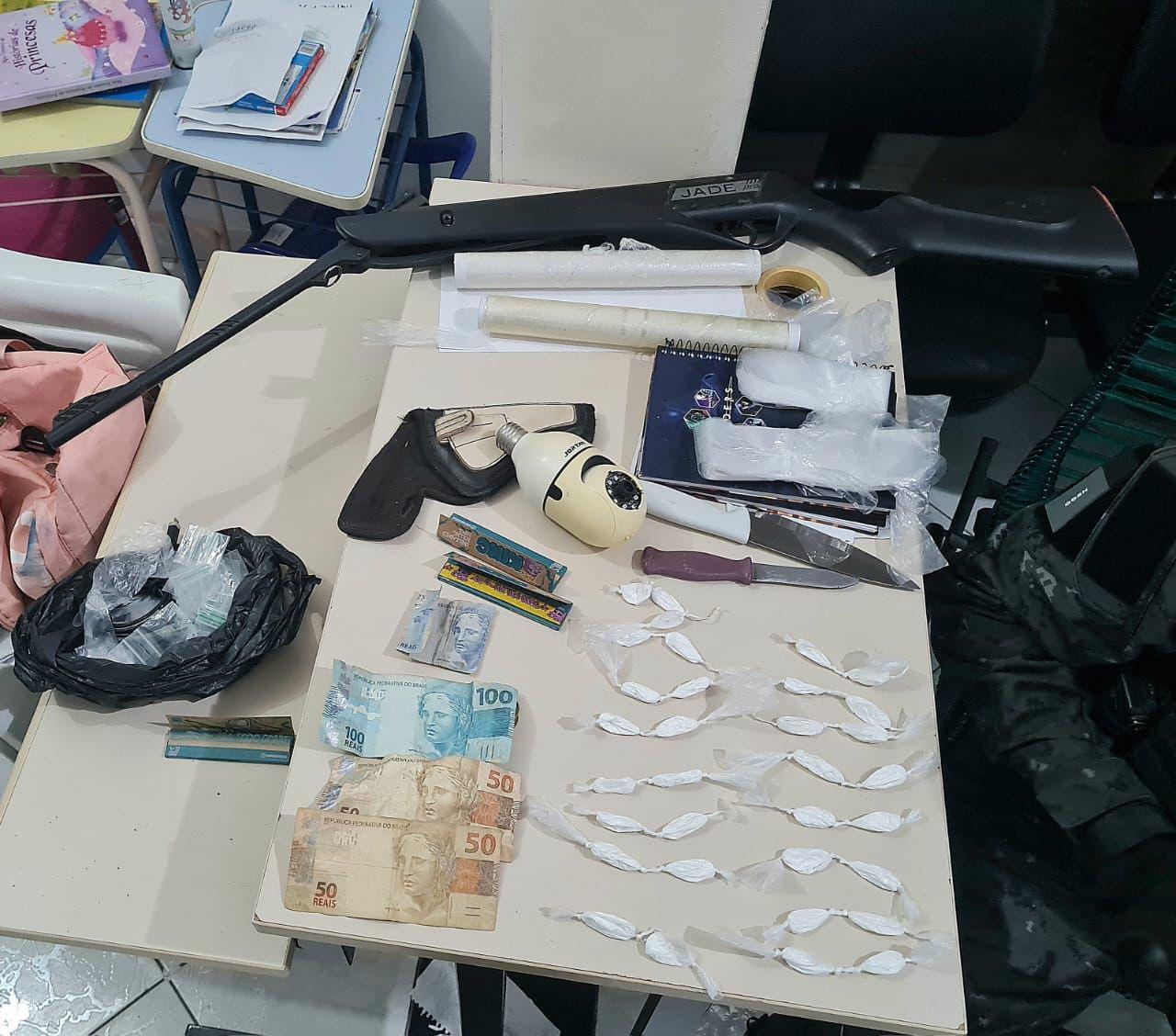 Polícia apreende drogas e conduz quatro suspeitos durante operação em São José de Piranhas