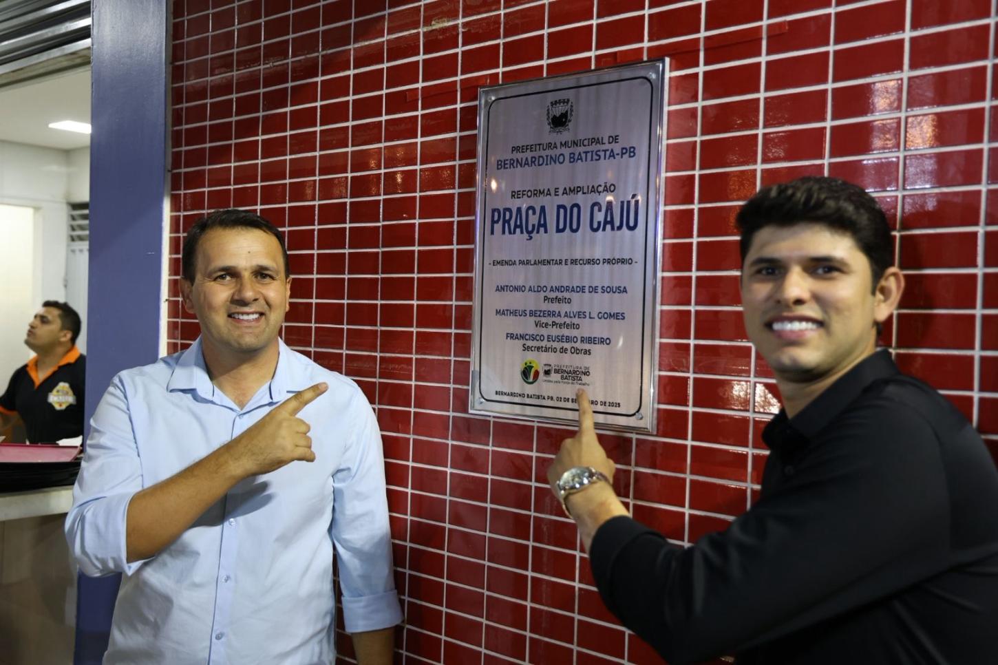 Prefeitura realiza inauguração reforma da praça do cajú com uma grande festa em Bernardino Batista