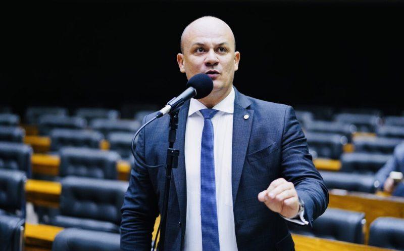 Câmara aprova isenção de IR para quem ganha até R$ 5 mil; Cabo Gilberto critica e reclama de preço de iPhone