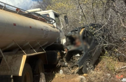Duas pessoas morrem e uma fica gravemente ferida em colisão na BR-230, em Pombal