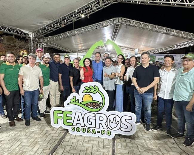 Feira Agropecuária de Sousa volta a reunir multidão com presença do governador em exercício, Lucas Ribeiro