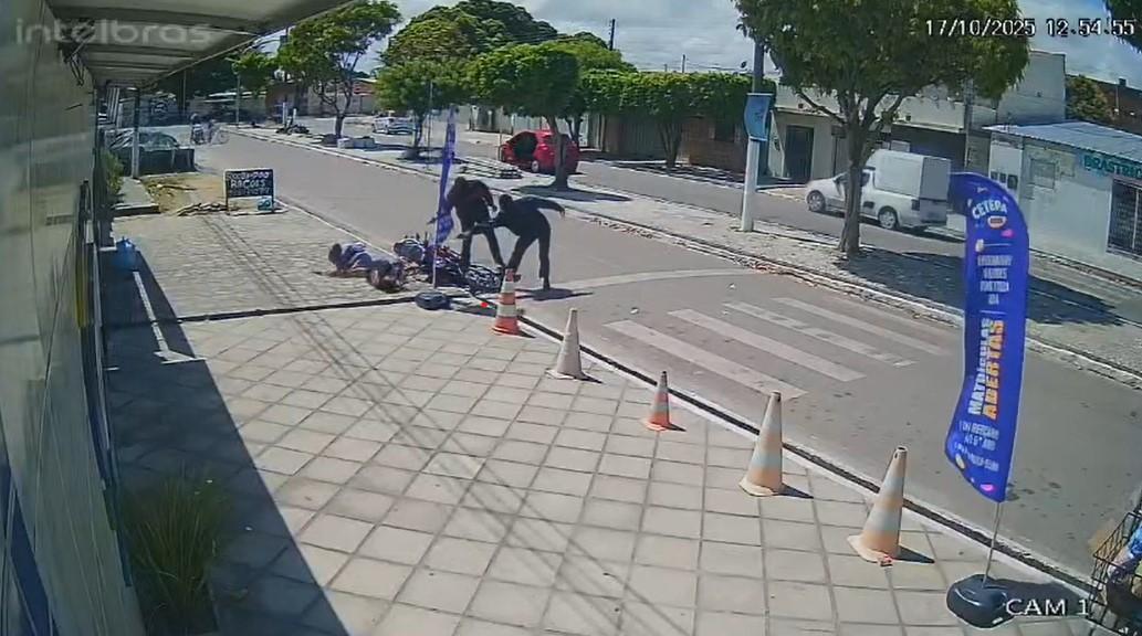Homem é assassinado a tiros em frente a filha que saia da escola em Santa Rita