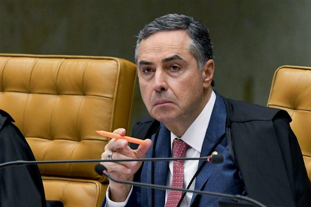 Ministro Luís Roberto Barroso anuncia aposentadoria durante sessão plenária do STF