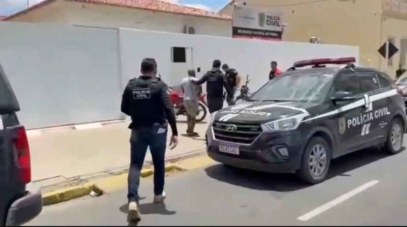 POLÍCIA CIVIL PRENDE HOMEM E APREENDE DROGAS DURANTE AÇÃO EM POMBAL-PB