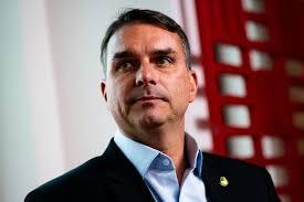 Flávio Bolsonaro confirma que será o candidato da direita à Presidência em 2026 após escolha do pai