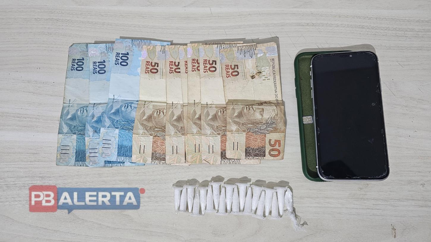 Força Tática flagra mulher com cocaína e dinheiro durante abordagem no centro de Uiraúna