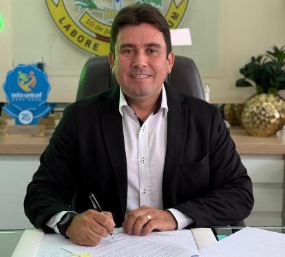 Prefeito Helder Carvalho assina ordem de serviço para construção de ginásio poliesportivo no Núcleo Habitacional III