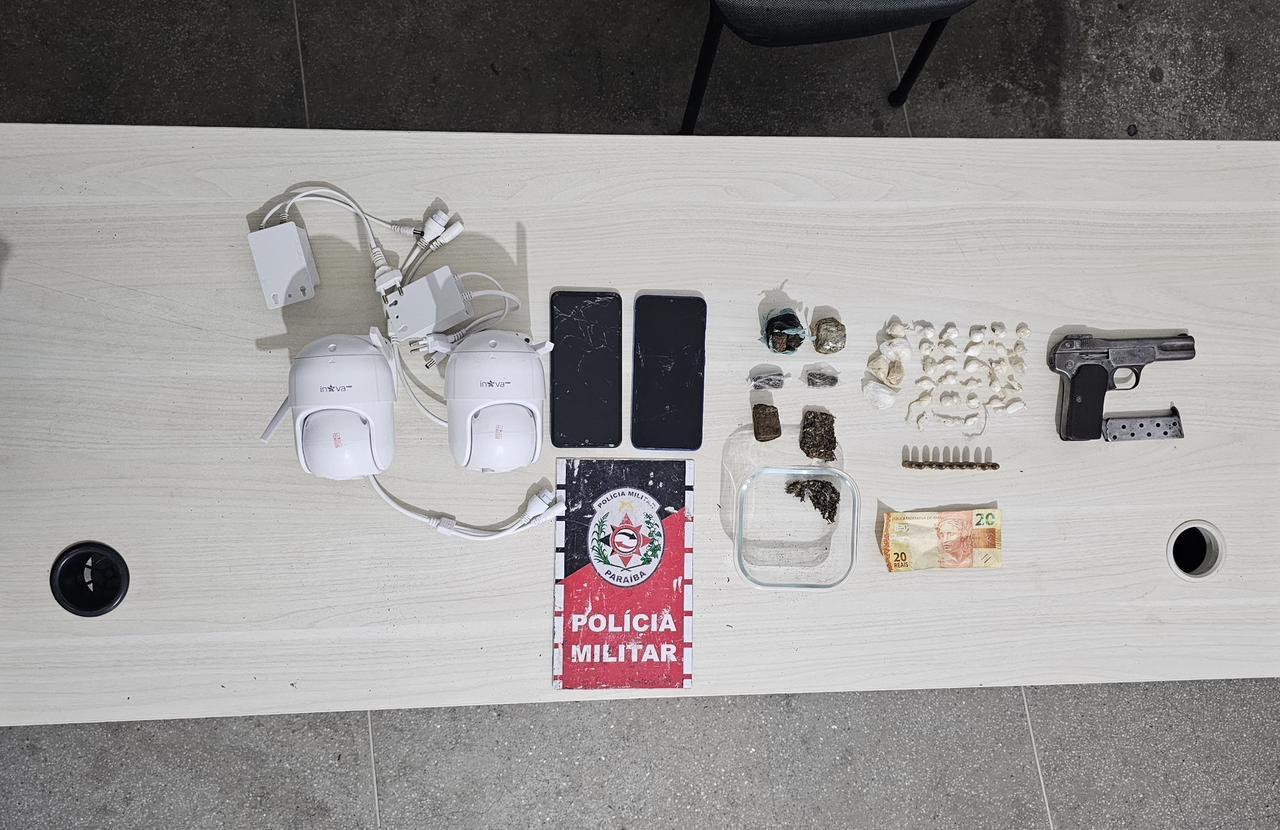 Ação integrada da Polícia Militar apreende arma, drogas e sistema de monitoramento em Triunfo, no Sertão da PB