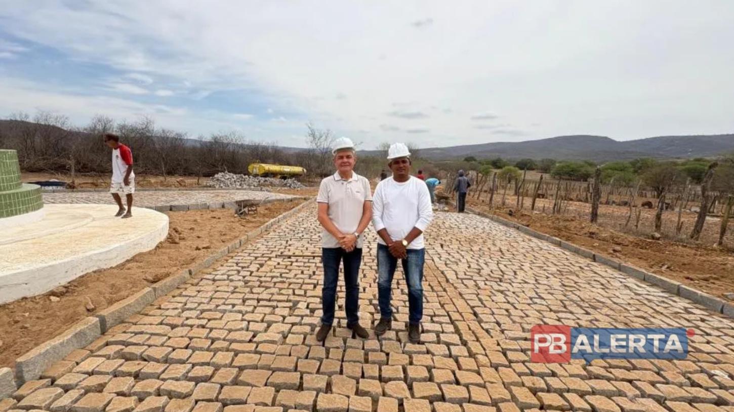 Em Joca Claudino: Rinaldo Cipriano inicia pavimentação de 4 km entre as comunidades de Várzea de Cacimba