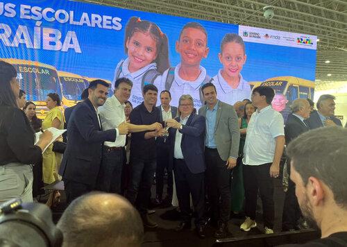 Parceria com João Azevêdo e Chico Mendes garante novo ônibus escolar para Bernardino Batista