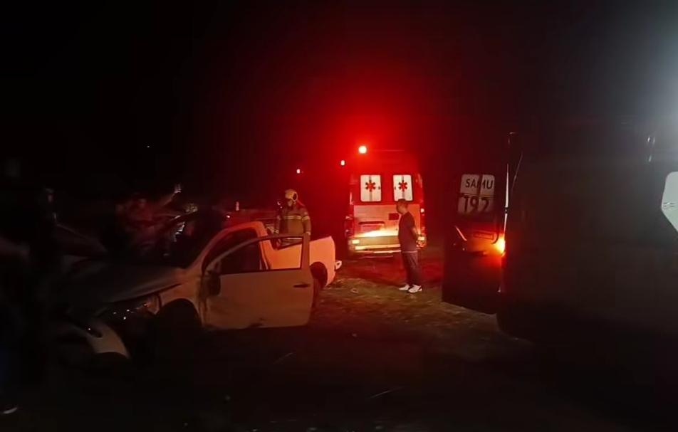 VÍDEO: Repórter registra gritos de desespero de vítima presa às ferragens após carro cair em ribanceira em Cajazeiras