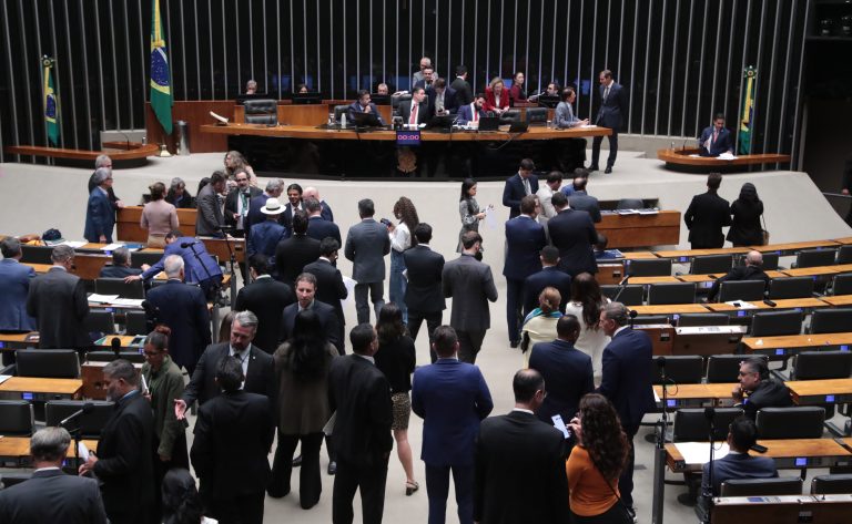 Câmara dos Deputados aprova regime de urgência para cinco proposições