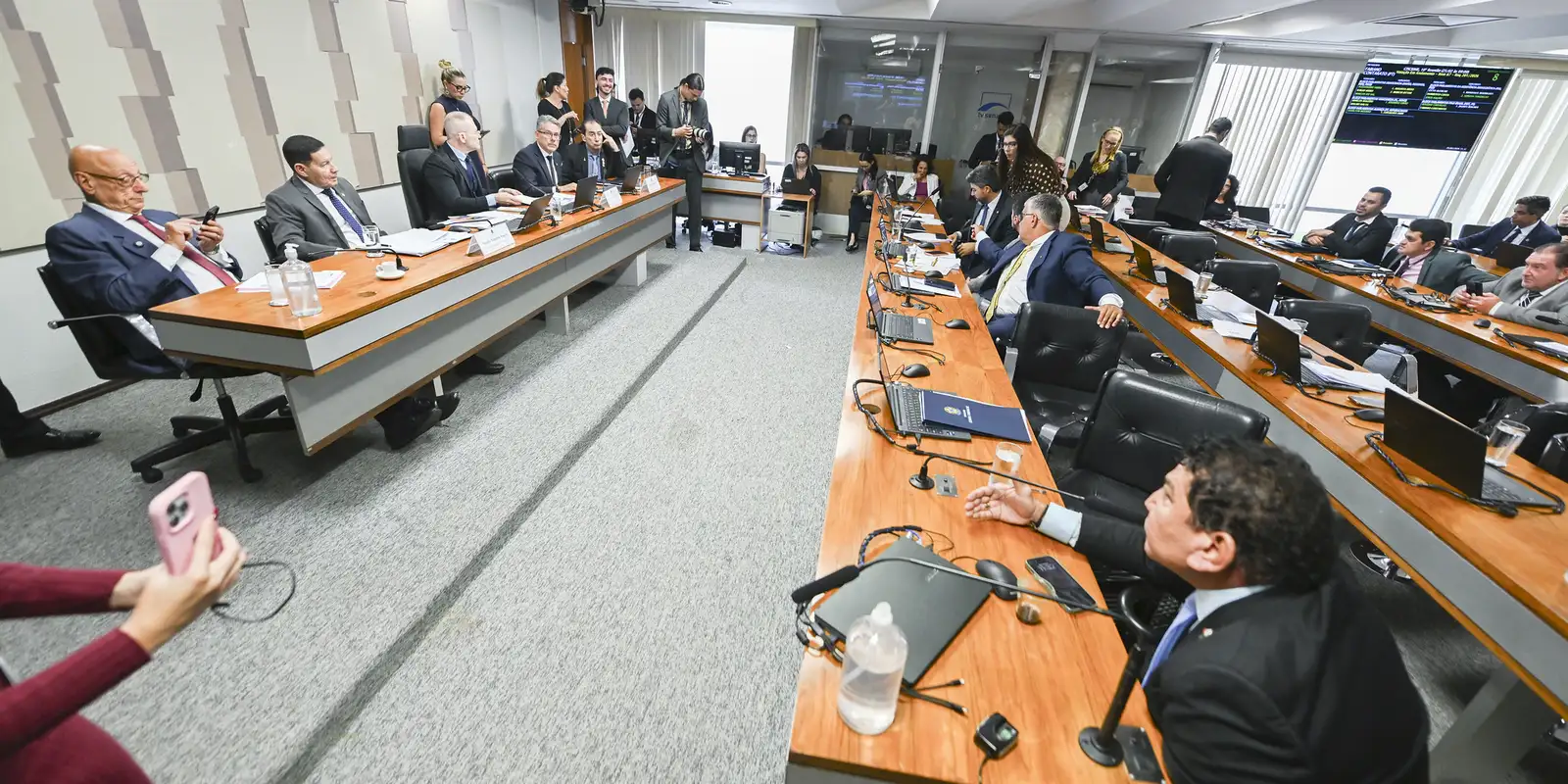 Mendonça dispensa irmãos de Toffoli de depor em CPI