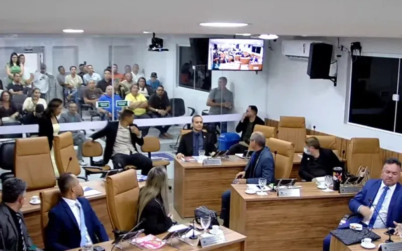Mau cheiro interrompe sessão na Câmara de Bayeux e gera bate-boca entre vereadores