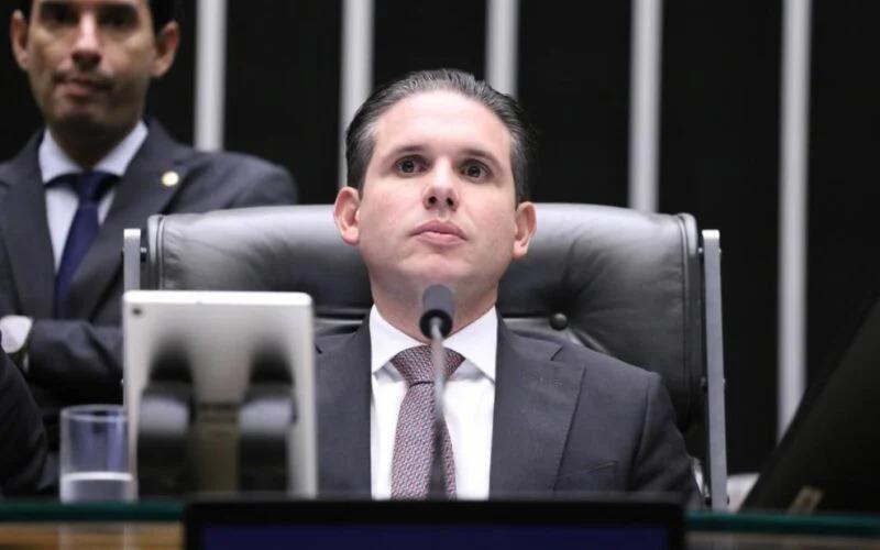 Motta: “Quem aposta que tirei o pé da escala 6×1 está redondamente enganado”