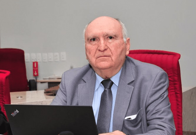 Nominando Diniz oficializa aposentadoria do TCE-PB