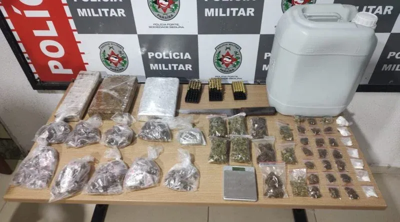 Operação contra o tráfico apreende drogas e munições no bairro de Cruz das Armas