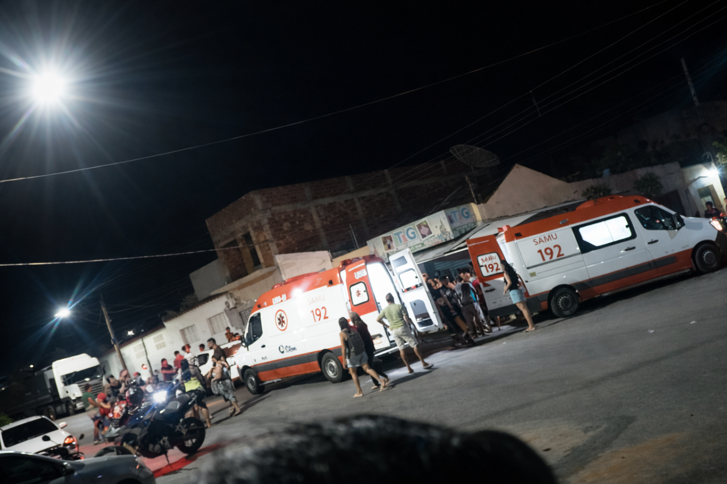 VÍDEO: Colisão entre carro da Prefeitura de Poço Dantas e moto deixa casal ferido em Uiraúna neste sábado (21)