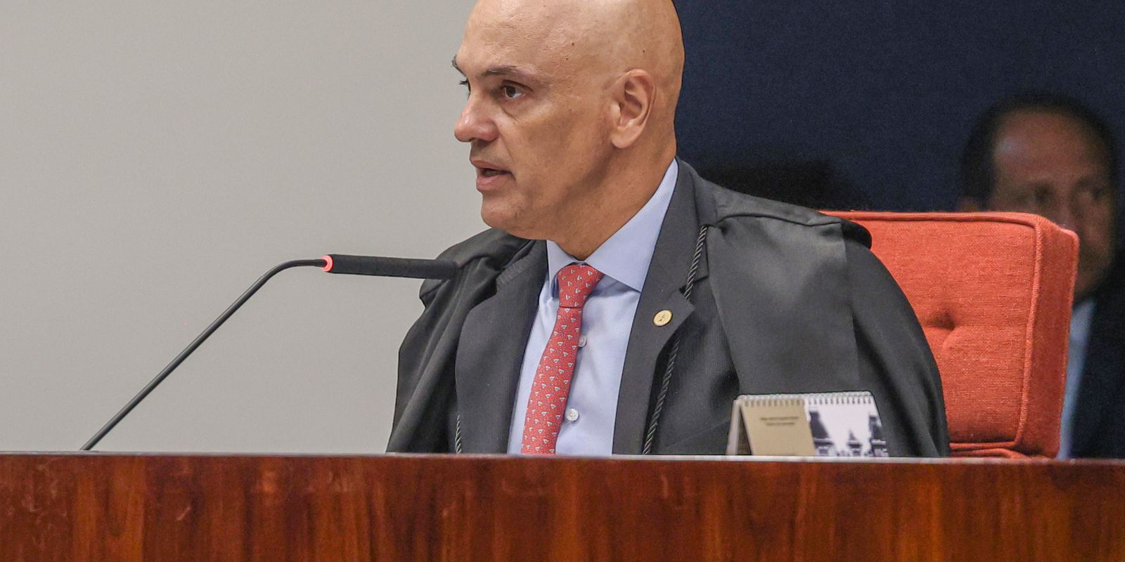 Alexandre de Moraes contesta alegações sobre voos em aeronaves de banqueiro