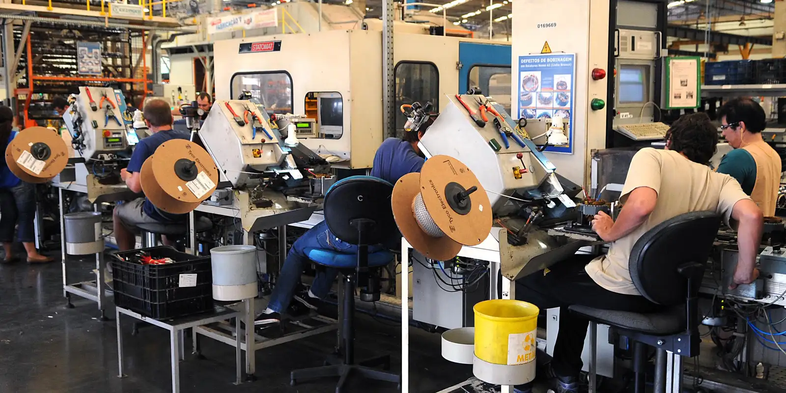 Indústria brasileira cresce em janeiro, mas não recupera perdas do ano anterior