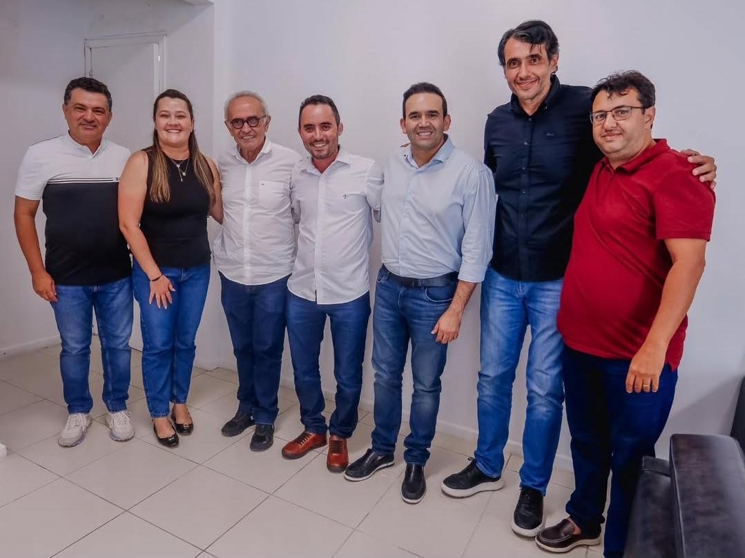 Com apoio de Márcio das Bancas e alinhamento com Cícero Lucena, Jhony Bezerra e André Gadelha, Larúcia Sá fortalece grupo em Sousa e avança no Sertão