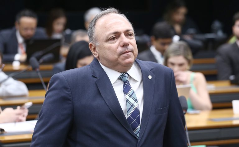 Comissão da Câmara aprova projeto que cria escolas cívico-militares com foco profissionalizante