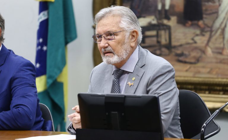 Comissão aprova medidas mais rígidas para proteger mulheres de agressores presos