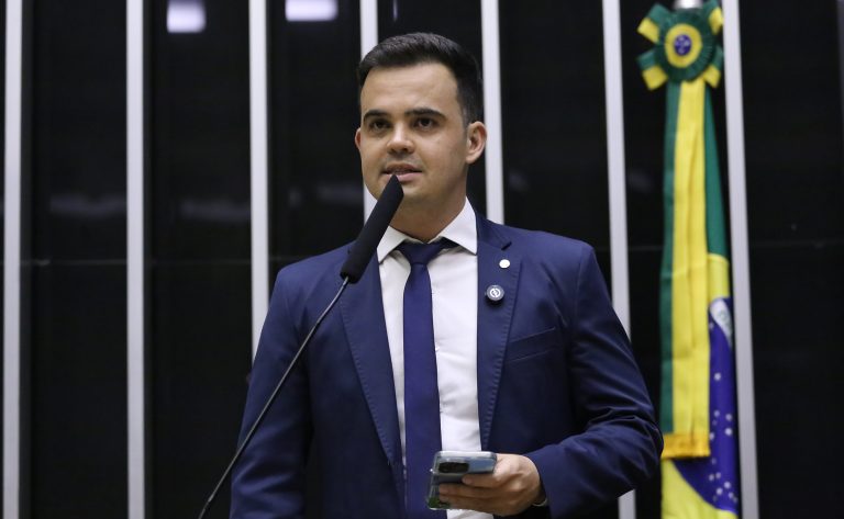 Comissão da Câmara aprova porte de arma para comerciantes e diretores de clubes de tiro