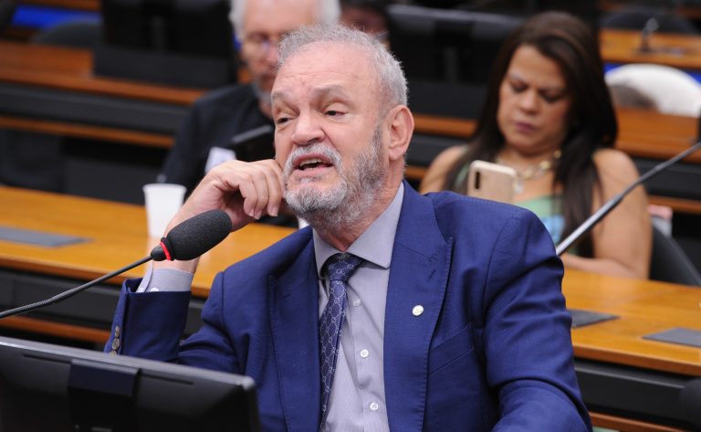Comissão de saúde aprova proposta para priorizar atendimento a pessoas com deficiência