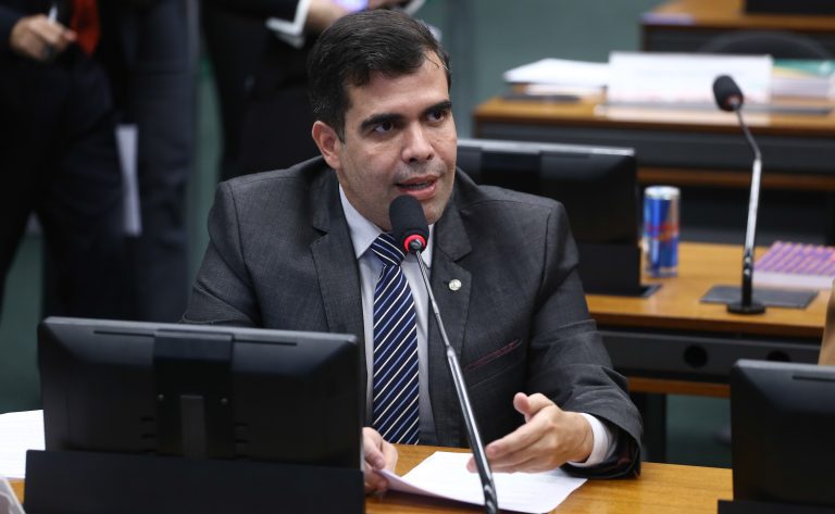 Câmara aprova projeto que permite divórcio imediato mesmo com bens em disputa