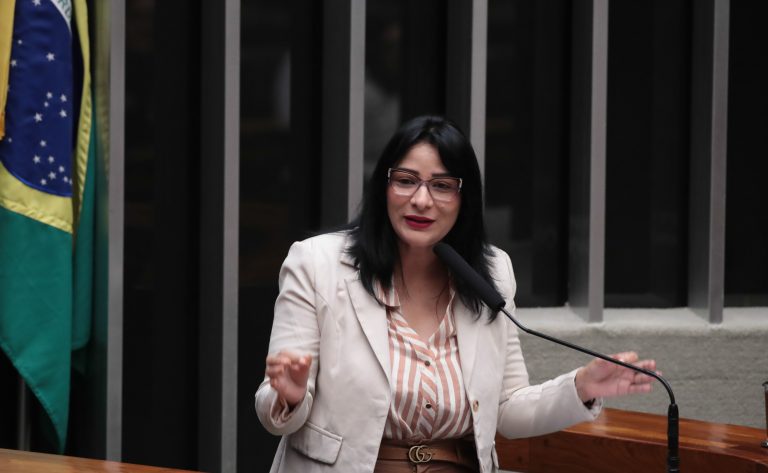 Comissão de Saúde aprova proposta para assegurar acesso de mulheres rurais a ações contra o câncer