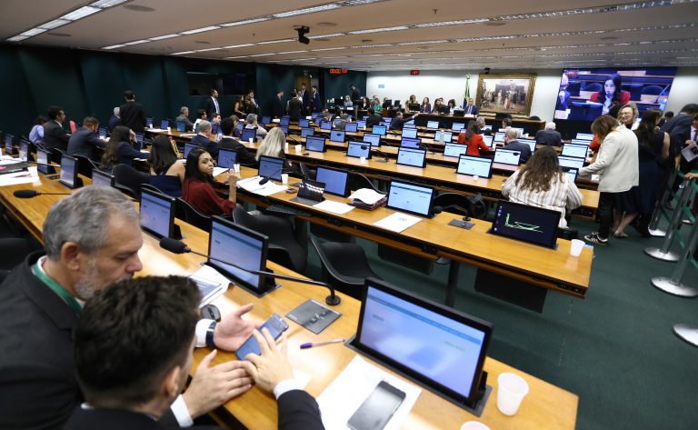 Comissão aprova seis projetos que instituem novas datas comemorativas